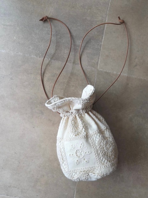＜I'm Laughy＞"cho-do ii"lace kinchaku bag