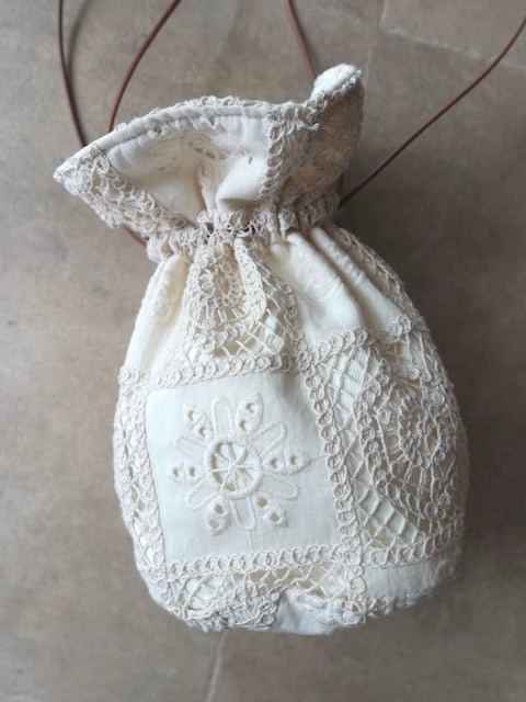 ＜I'm Laughy＞"cho-do ii"lace kinchaku bag
