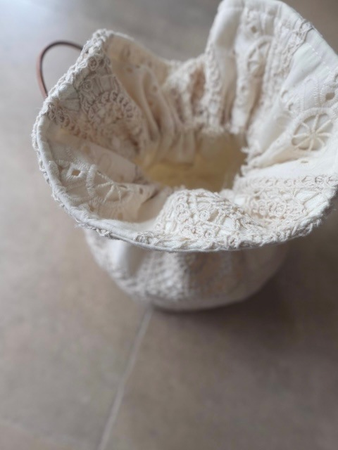 ＜I'm Laughy＞"cho-do ii"lace kinchaku bag