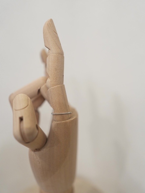 ＜select＞twist narrow ring