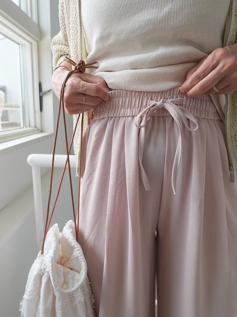 ＜select＞satin like easy pants