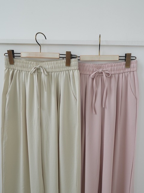 ＜select＞satin like easy pants