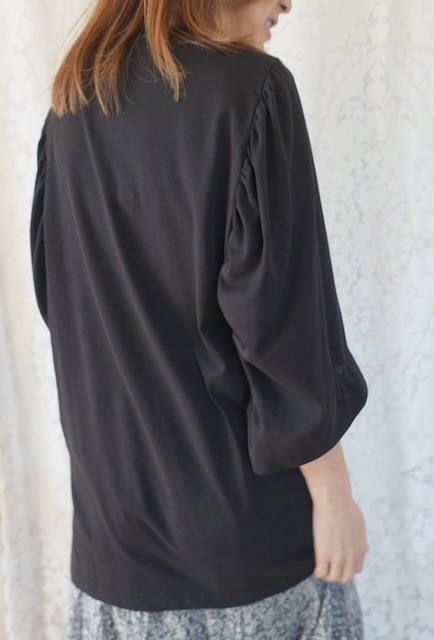 ＜GBLUE＞soft sheer back gather tops