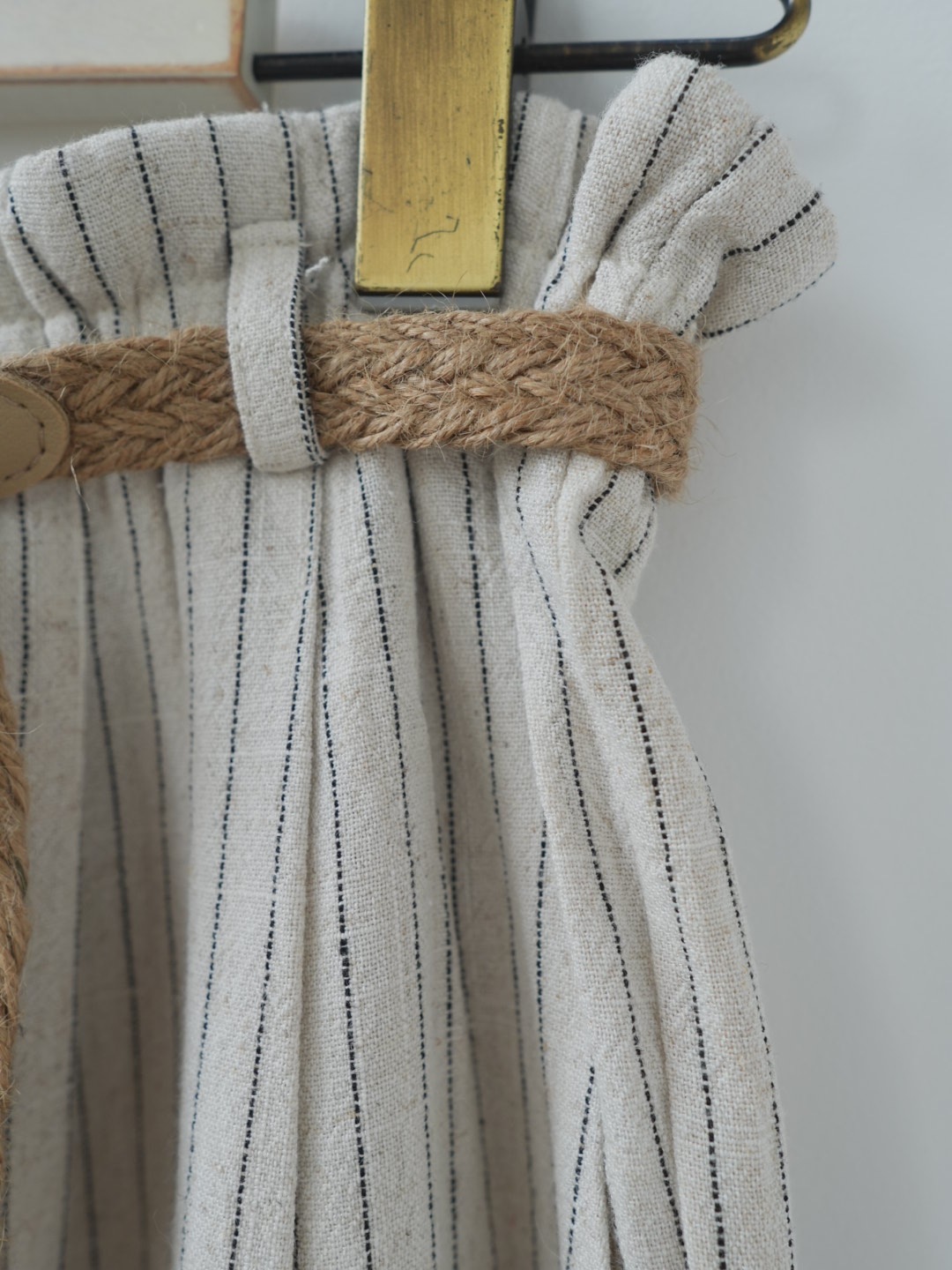 <select>stripe linen tuck wide easy pants