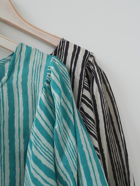 <select>hand stripe dress