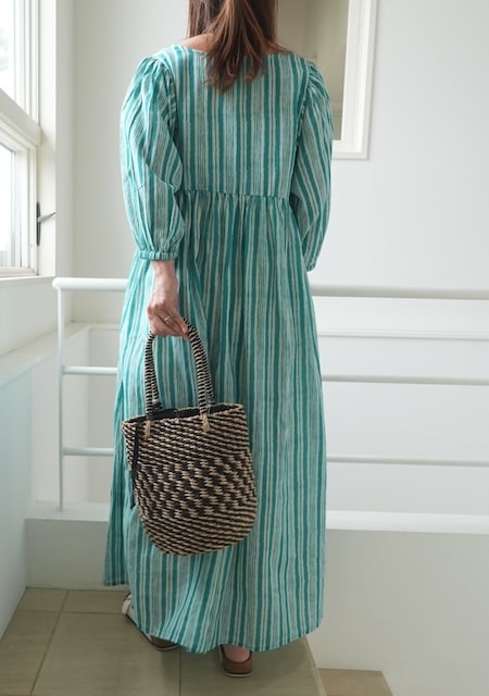 <select>hand stripe dress