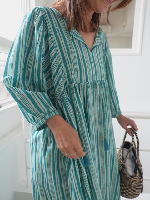 <select>hand stripe dress