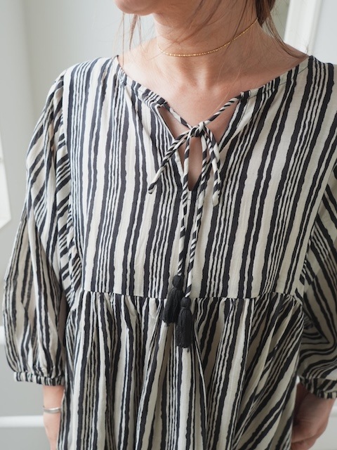 <select>hand stripe dress