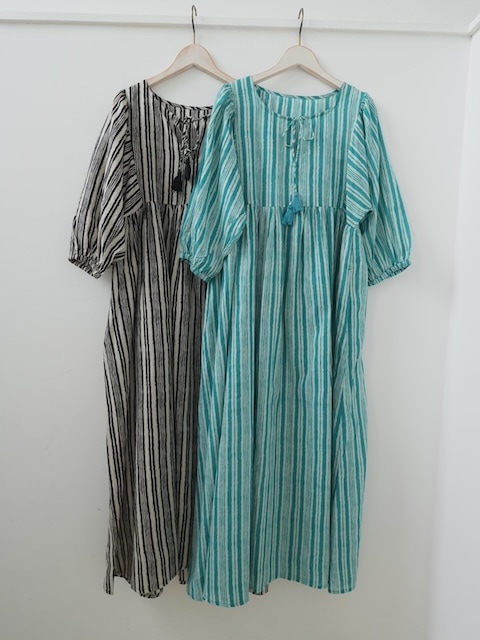 <select>hand stripe dress