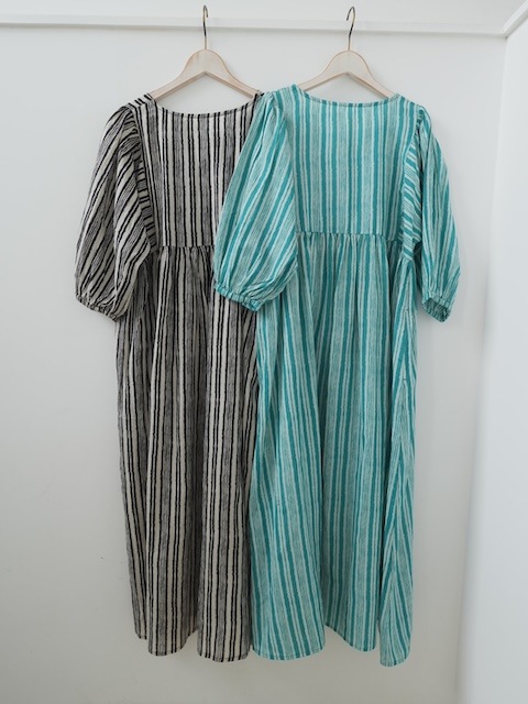 <select>hand stripe dress
