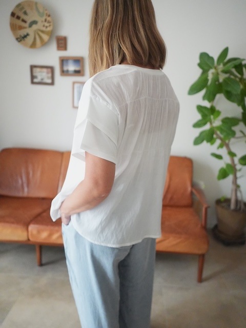 <select>cool touch back design tops