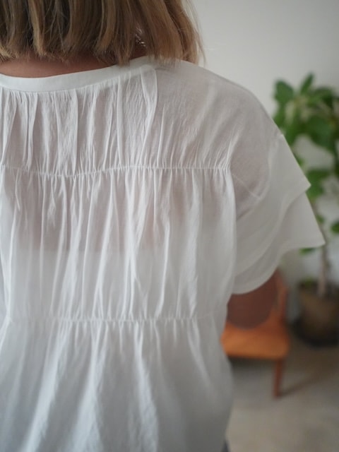 <select>cool touch back design tops