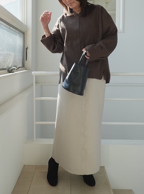 ＜select＞v neck compression knit tops