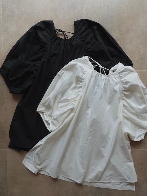 <select>back open ribbon blouse