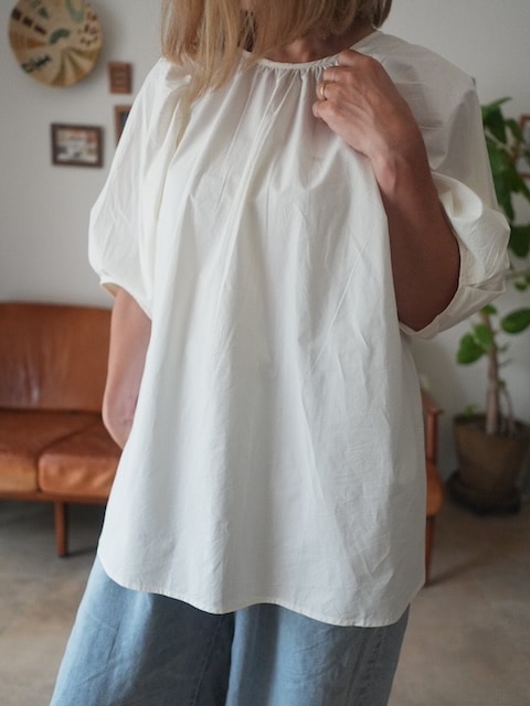<select>back open ribbon blouse