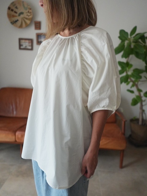 <select>back open ribbon blouse