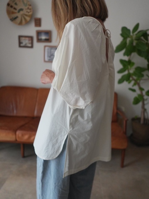 <select>back open ribbon blouse