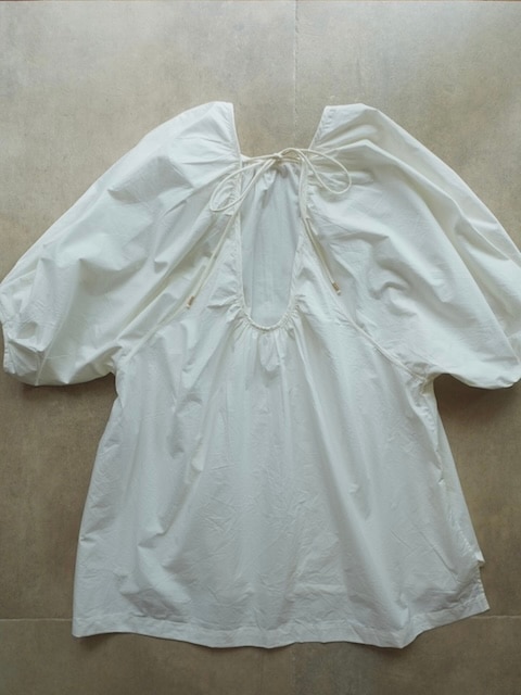 <select>back open ribbon blouse