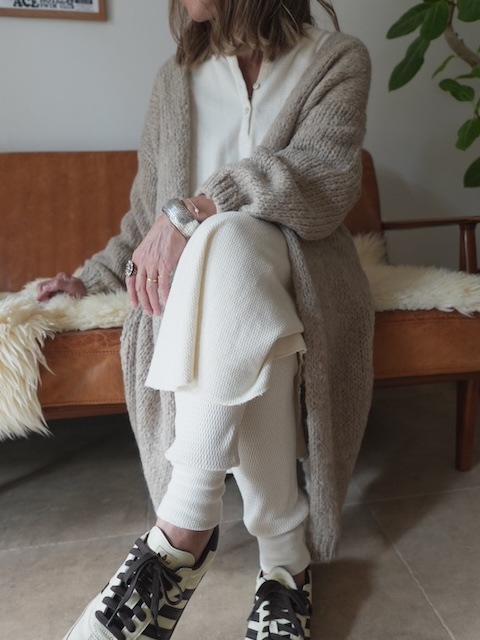 ＜I'm Laughy＞The basic long fuwa knit cardigan