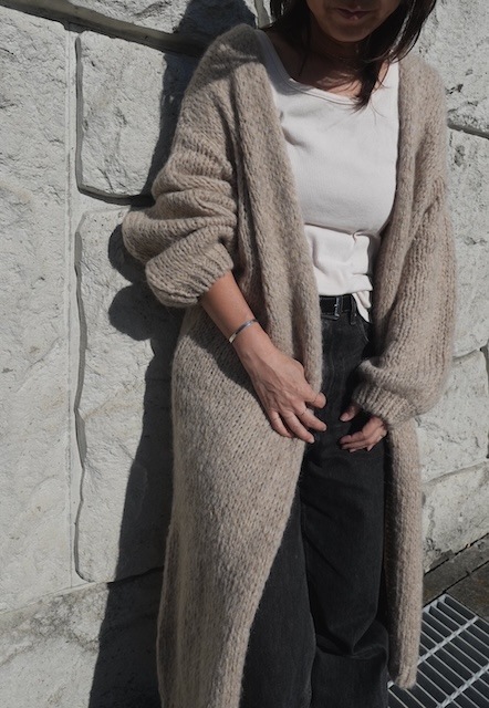 ＜I'm Laughy＞The basic long fuwa knit cardigan