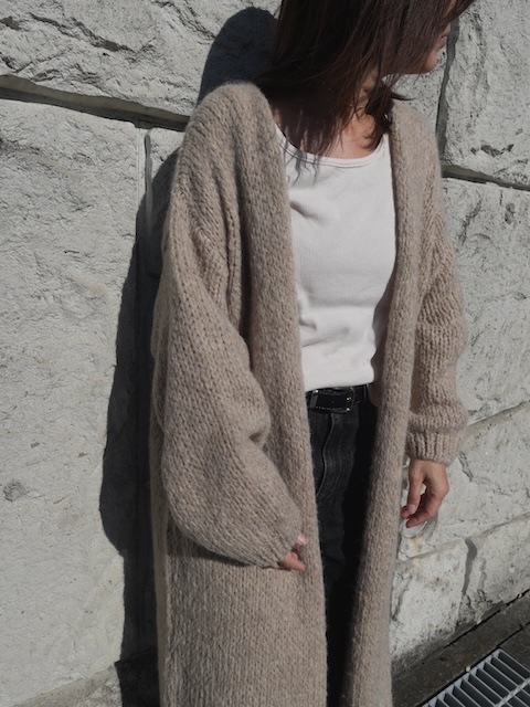 ＜I'm Laughy＞The basic long fuwa knit cardigan