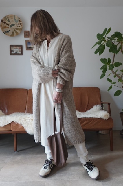 ＜I'm Laughy＞The basic long fuwa knit cardigan