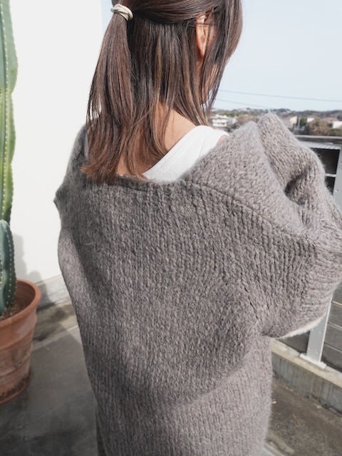 ＜I'm Laughy＞The basic long fuwa knit cardigan