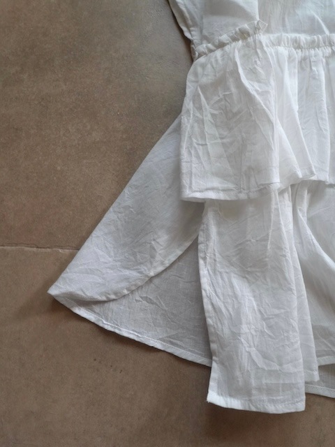 ＜select＞gather frilled blouse