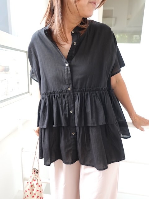＜select＞gather frilled blouse
