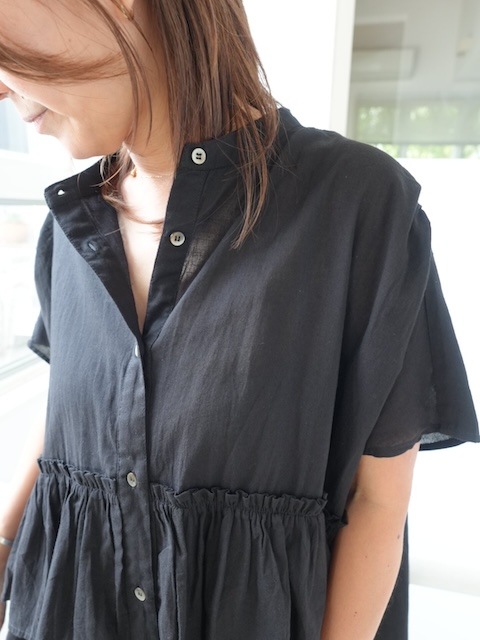 ＜select＞gather frilled blouse