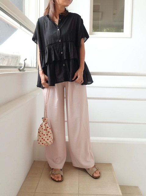 ＜select＞gather frilled blouse