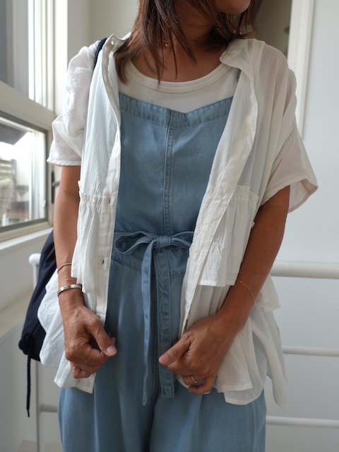 ＜select＞gather frilled blouse