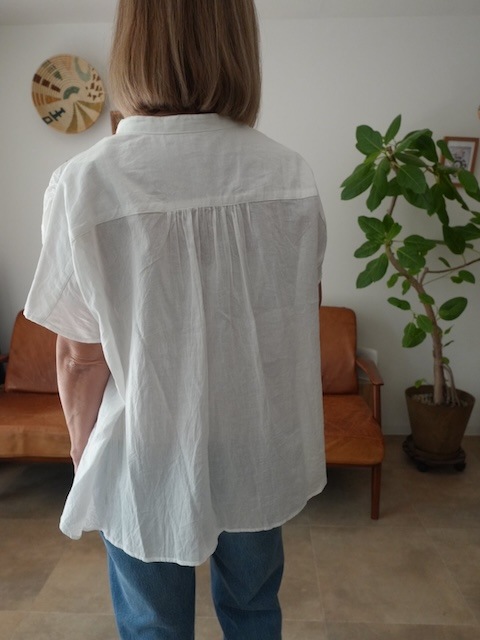 ＜select＞gather frilled blouse