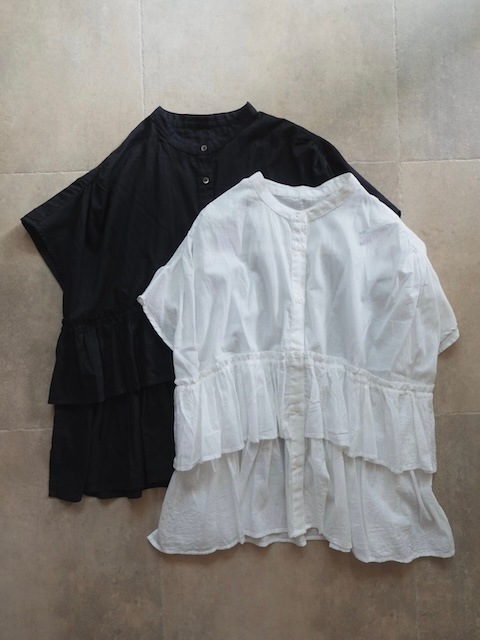 ＜select＞gather frilled blouse