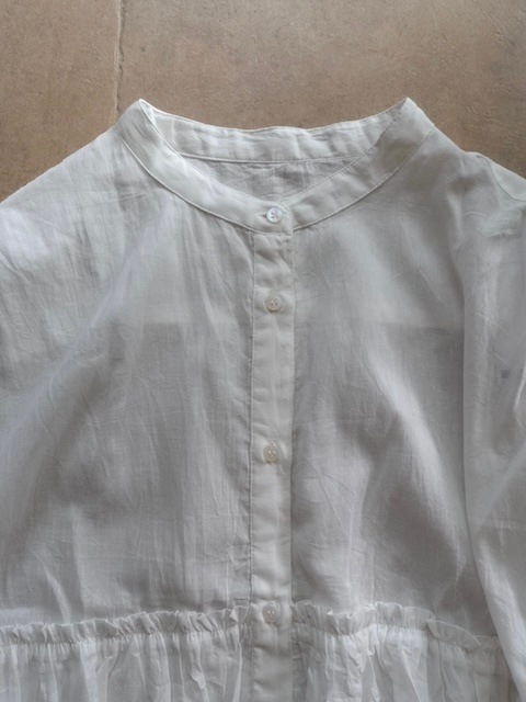 ＜select＞gather frilled blouse