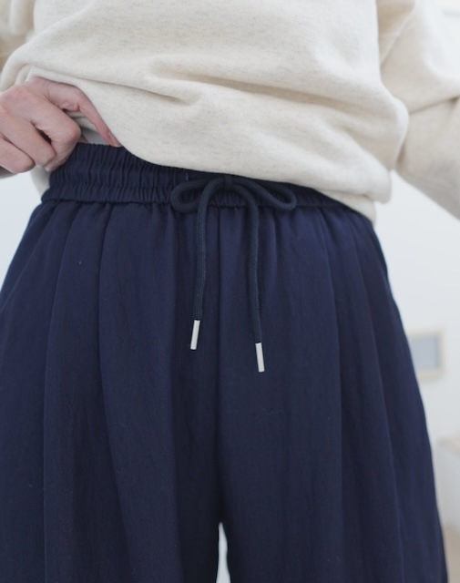 ＜select＞satin twilltuck easy pants