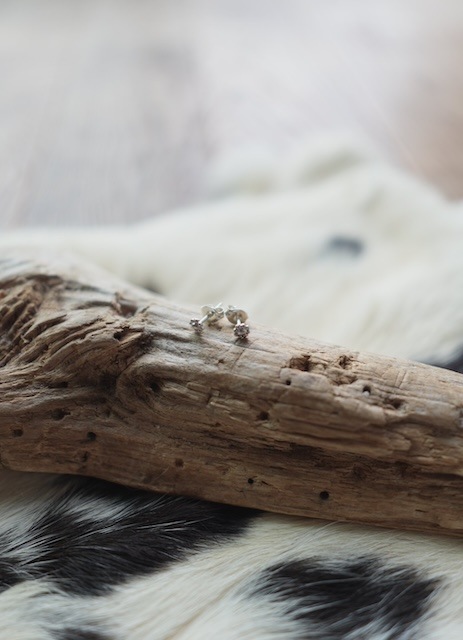 ＜Indian Jewelry＞silver flowers petit pierce