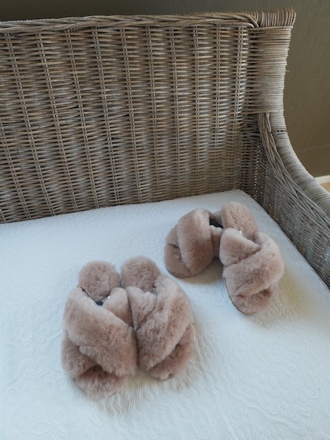 ＜select＞sheep fur sandal