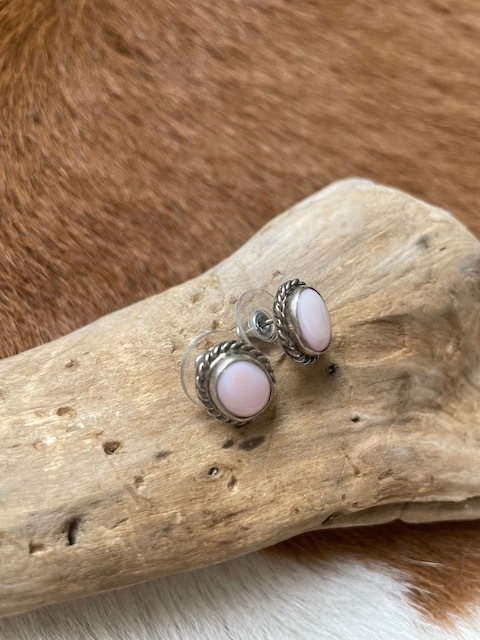 ＜Indian Jewelry＞pink conch shell silver pierce