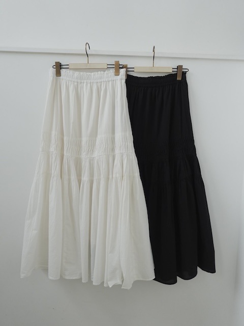 ＜select＞tuck gather skirt