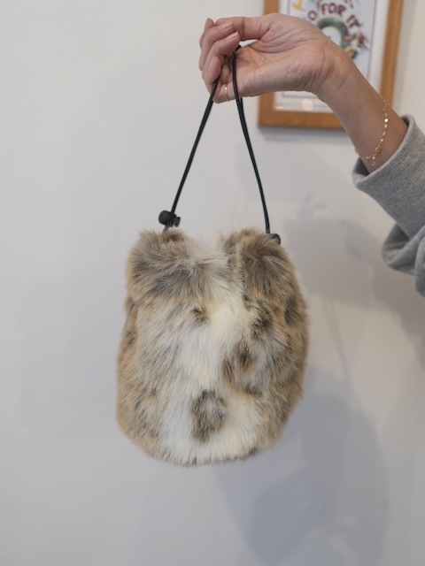 ＜helen moore＞drawstring vegan fur porch