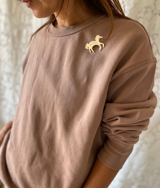 ＜ADRAR＞horse motif silver coating brooch