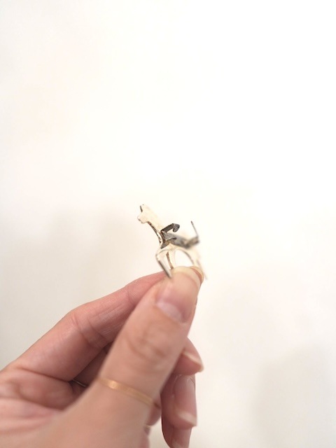 ＜ADRAR＞horse motif silver coating brooch