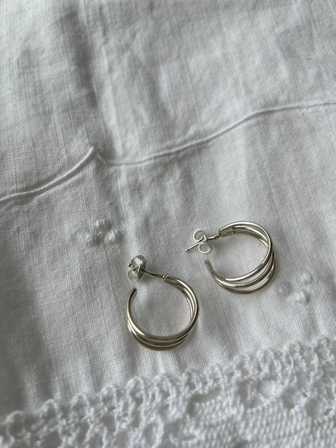 ＜Indian Jewelry＞three stranded half hoop pierce