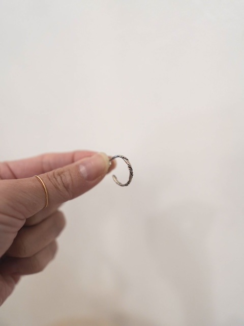 ＜Indian Jewelry＞twist design half hoop pierce