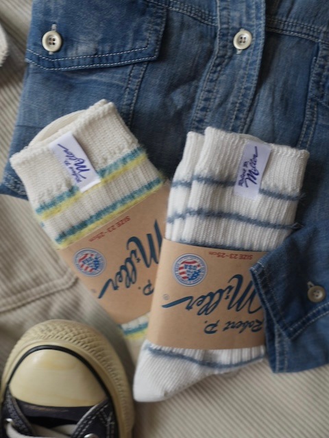 <select>shaggy border socks