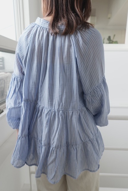 ＜select＞stripe gather blouse