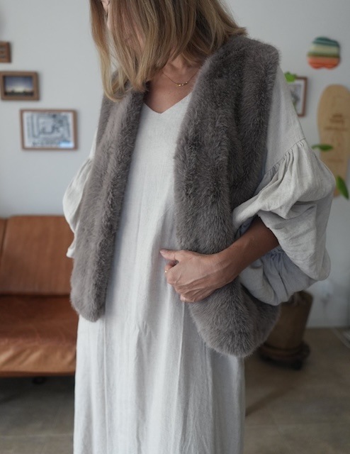 ＜select＞back gather fur vest