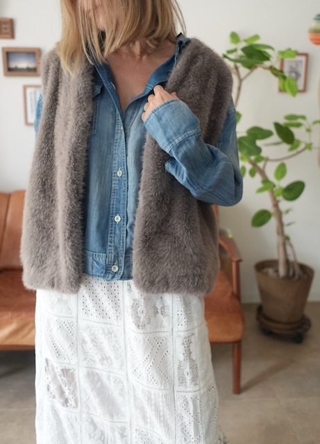 ＜select＞back gather fur vest