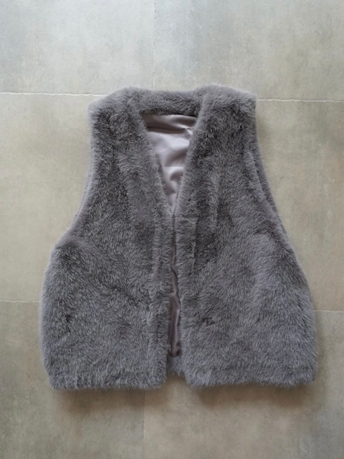 ＜select＞back gather fur vest
